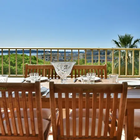 Close To Downtown Swimming Pool And Sea View Apartment *