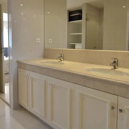 Apartment Close To Downtown Swimming Pool And Sea View